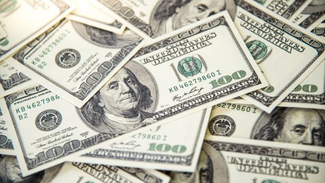 How much does a professional skateboarder earn?